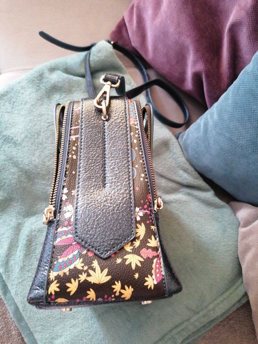 Дамска модерна чанта Axel.