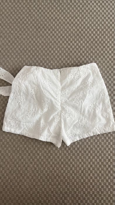 Fustă pantalon albă brodată SHEIN, mărimea M, nouă