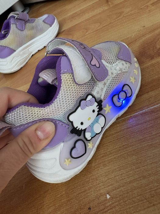 Adidasi Hello Kitty cu luminite LED, marime 23