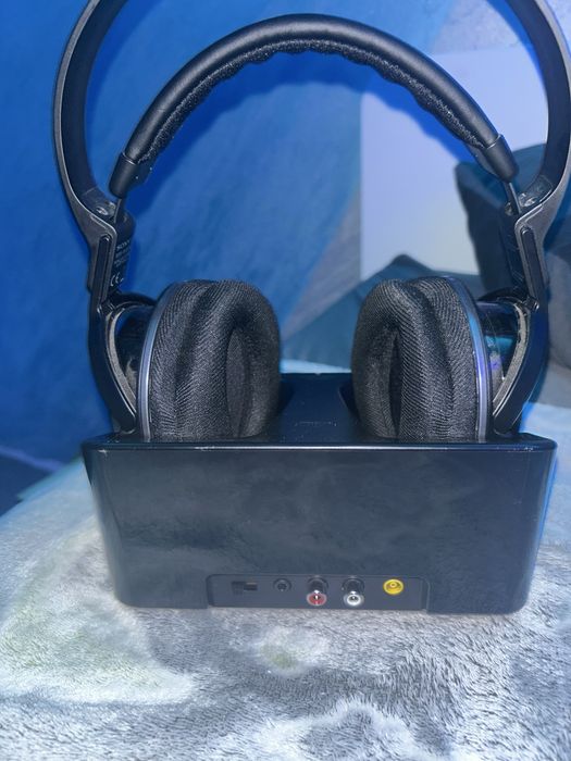 Casti wireless black ne folosite