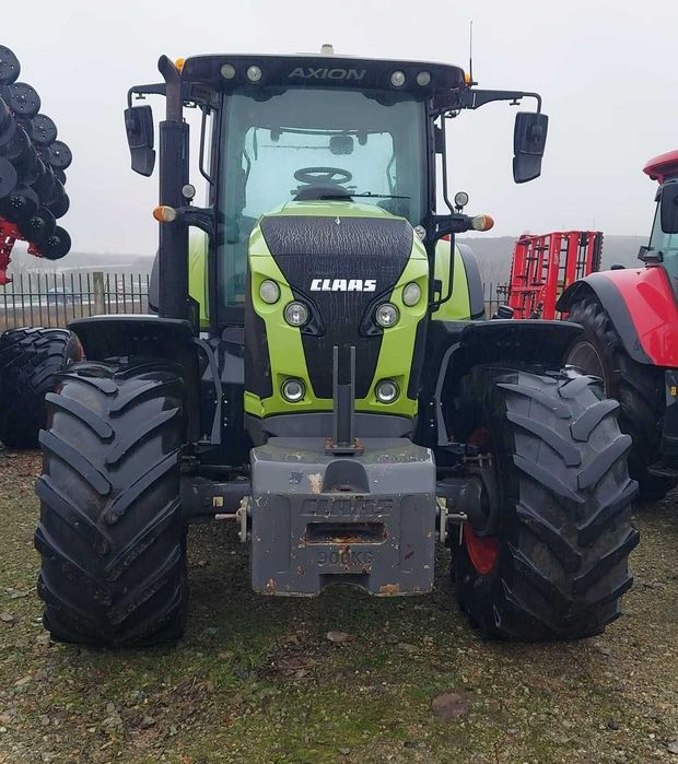 Tractor CLAAS Axion 810