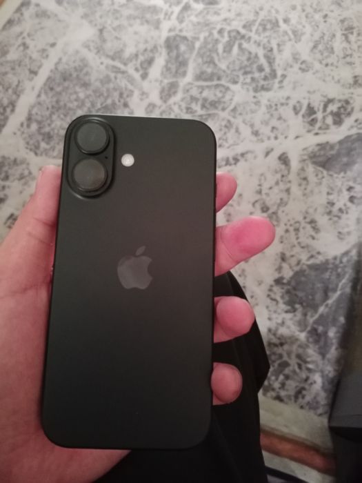 Продам Айфон 16 срочно