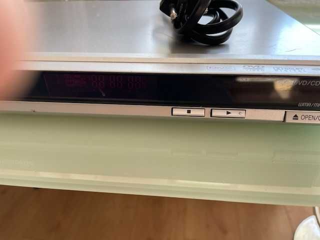 Продавам DVD-S33 Panasonic