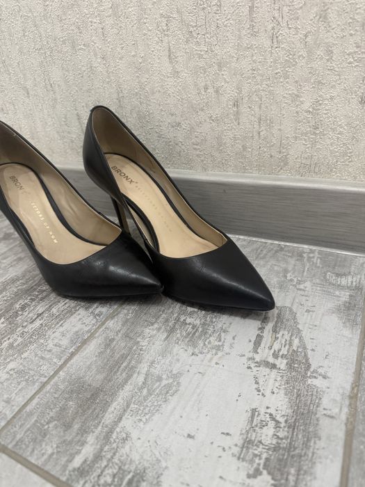 Продам черные туфли