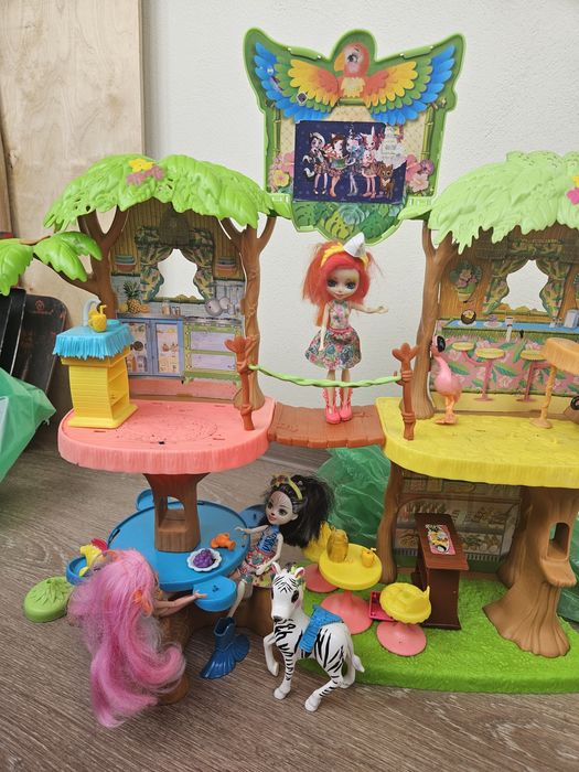 Домик Enchantimals с персонажами