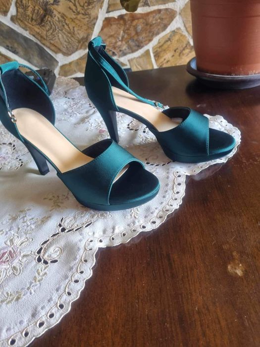 Токчета с отвор отпред