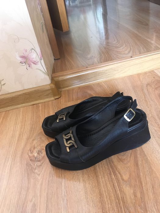 Женская обувь