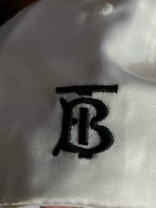 Кепка в стиле Burberry