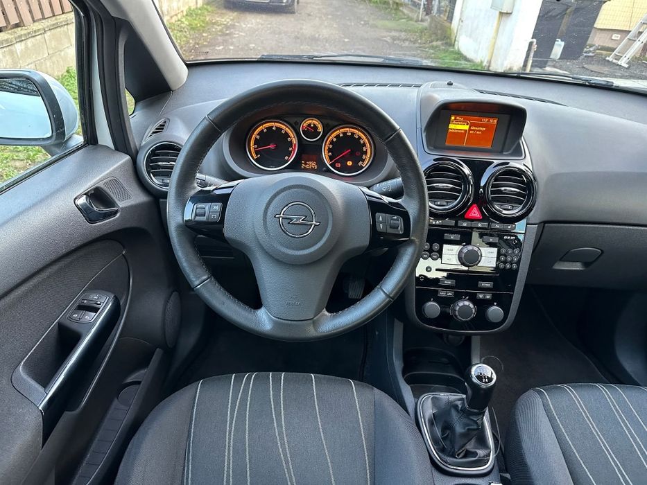 Opel Corsa D 2011