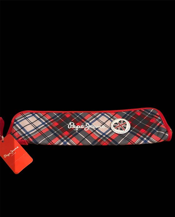 Несесер за училище , има и значка на марката Pepe Jeans