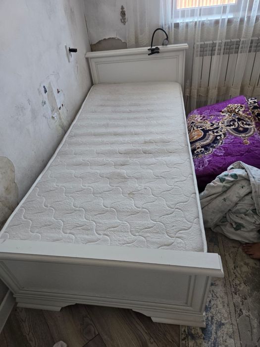 срочно продается кровать и шкаф