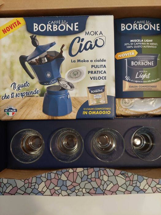 Подаръчен коледен комплект Moka Ciao – истинско италианско кафе у дома