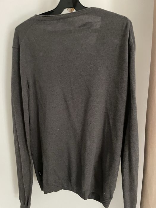 Pulovar Boss gri in conditii foarte bune