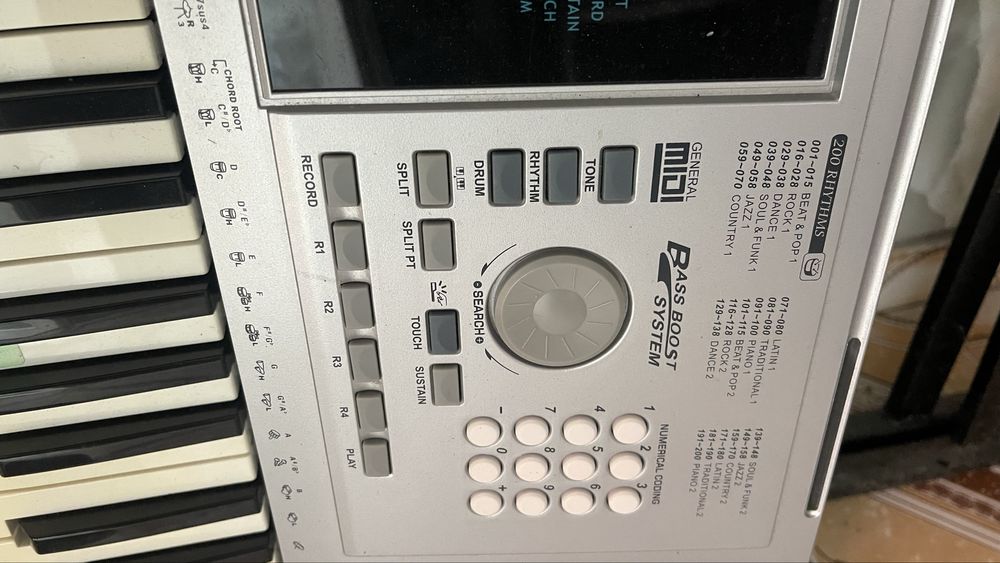 Piano  elctronic keyboard (orgă)