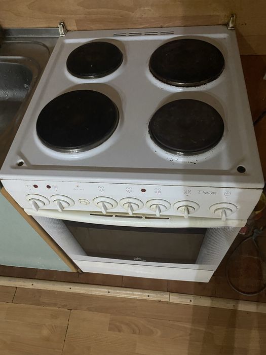 Продам электроплиту срочно