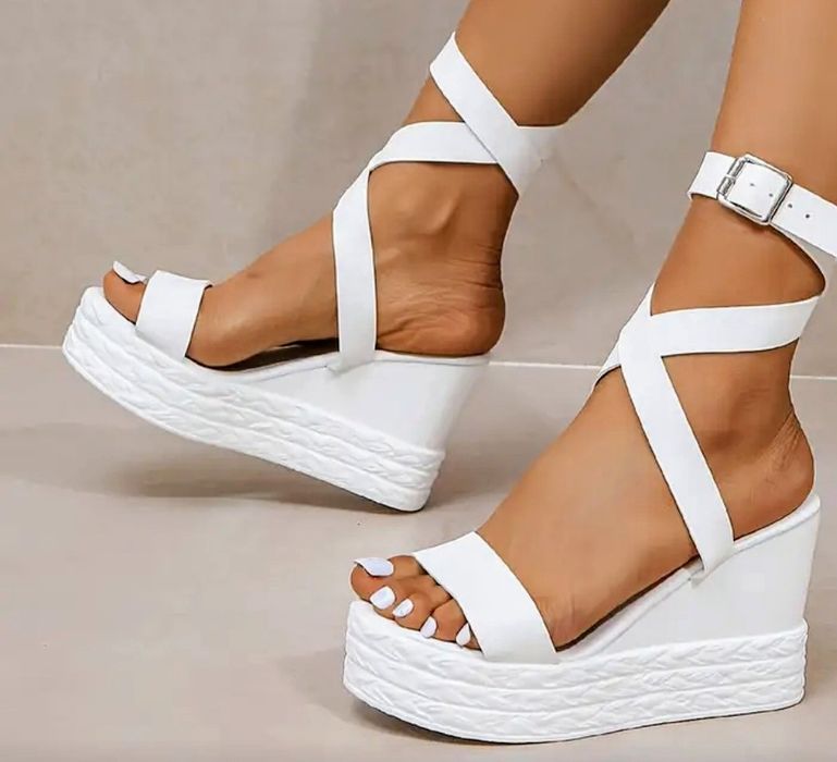 Сандали на платформа