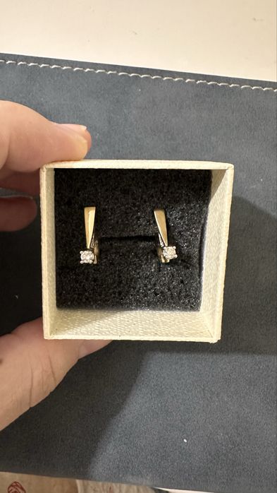 серьги золота с бриллиантом