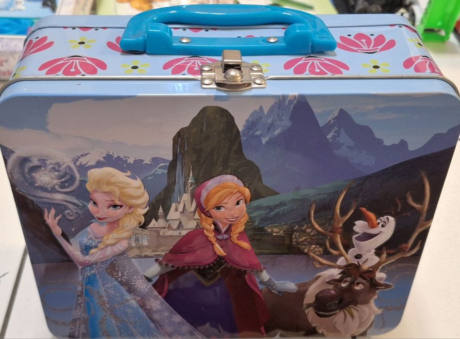 Куфарче метално с 2 пъзела на ледената кралица