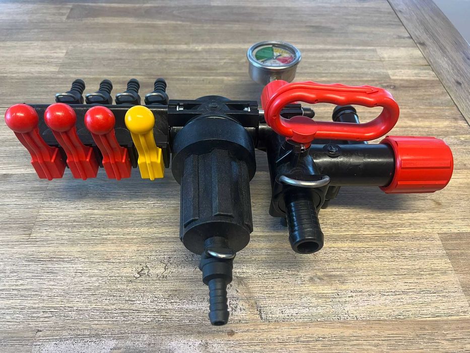 Distribuitor stropitoare cu 4 ieșiri + manometru (Nou)