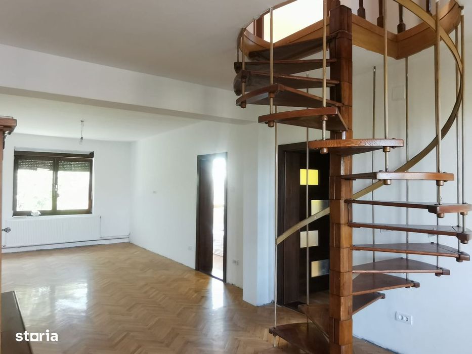 Apartament spatios 136 mp utili cu garaj ,terasă , balcon si boxa.