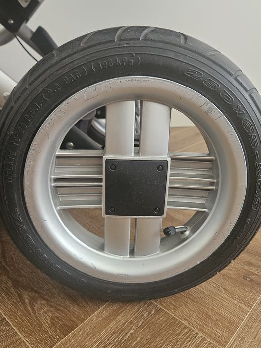 Детская коляска Baby Care.