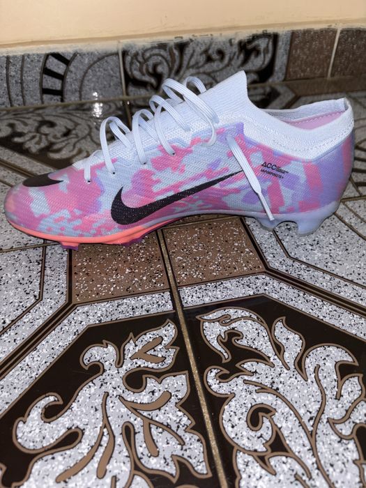 Футболни бутонки