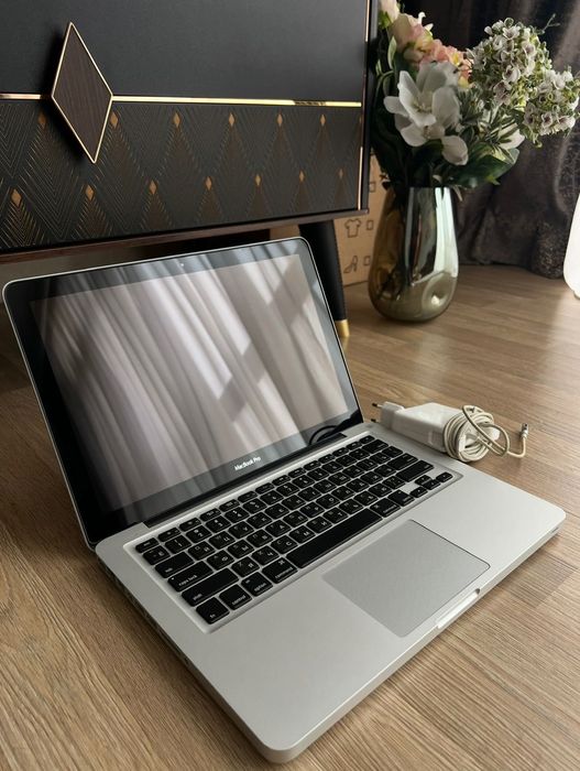 MacBook Pro 13 macOS Catalina