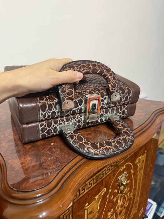 Кожаная сумка...