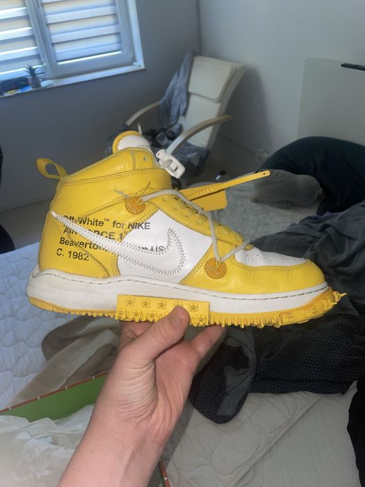 Off White x Nike Air Force 1 Mid "Varsity Maize"