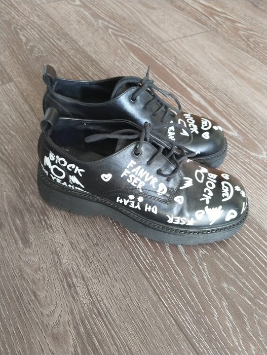 Продам обувь  на девочку