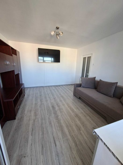 Închiriez apartament 3 camere zonă centrală