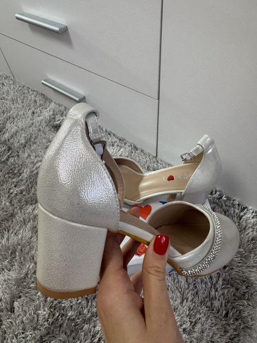 Официални обувки в сребърно