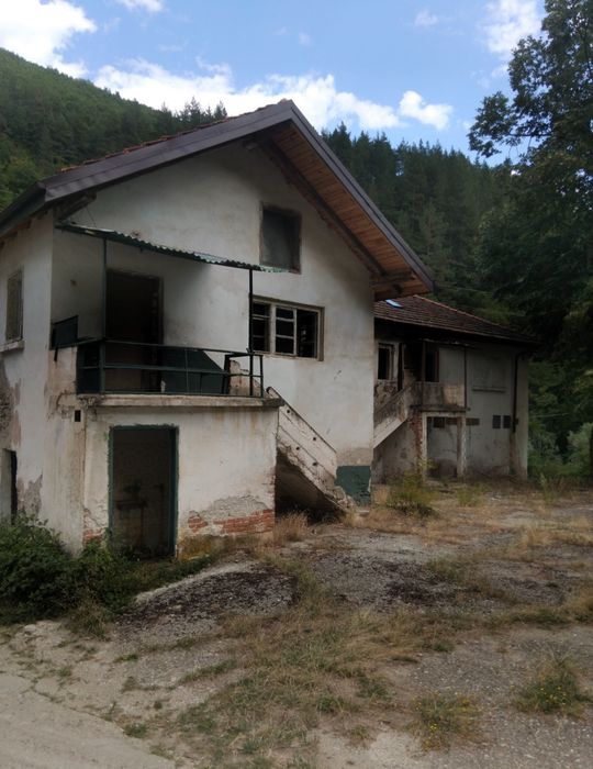Продавапсграда в с.Пастра общ.Рила