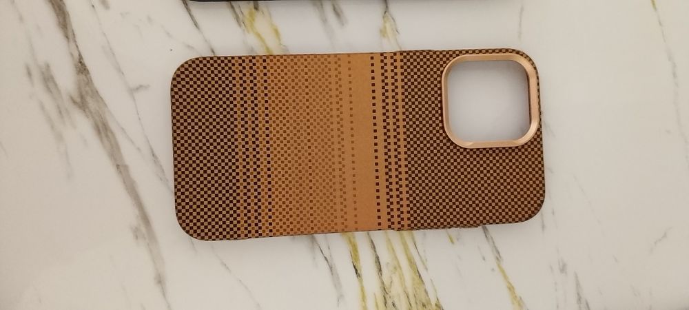 Чехол на айфон 16 pro max