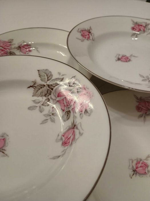 Ретро порцеланови чинии 6 бр. с  рози и сребрист кант 23 см