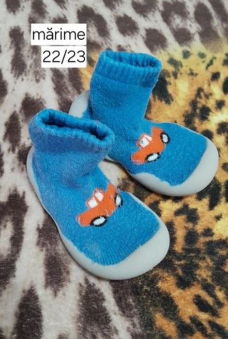 Vînd încălțăminte pentru copii
