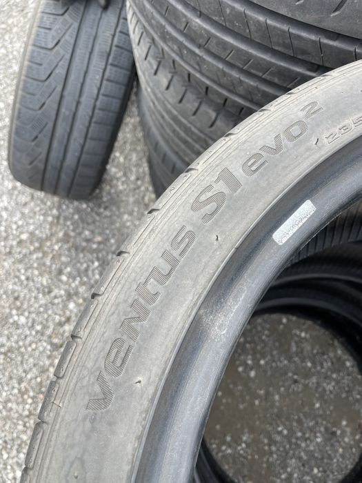 235/40/19 HANKOOK 2бр. 5.5мм