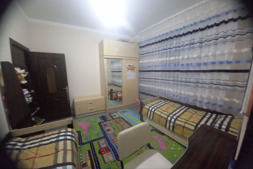 Дустлик-2 метродан 500 метр узокликда квартира сотилади.