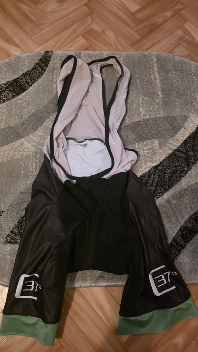 Pantaloni . Tricouri si Geci de ciclism
