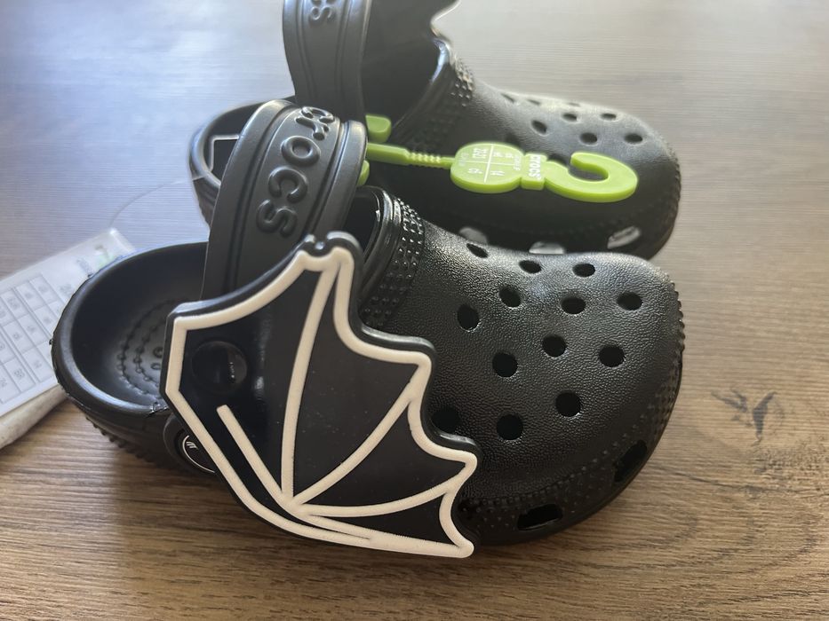 Оригинални батмански Crocs