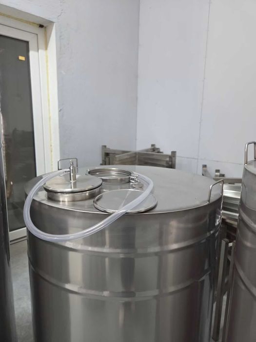 Butoi INOX 200 L cu capac clamp si garnitura, cadou robinet din INOX Garantie NOU Livrare rapida
