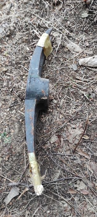 Две масивни кирки