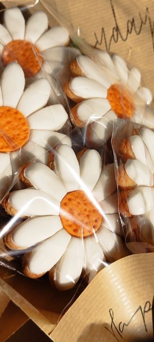 Медени букети алтернативни предложения за вашите близки