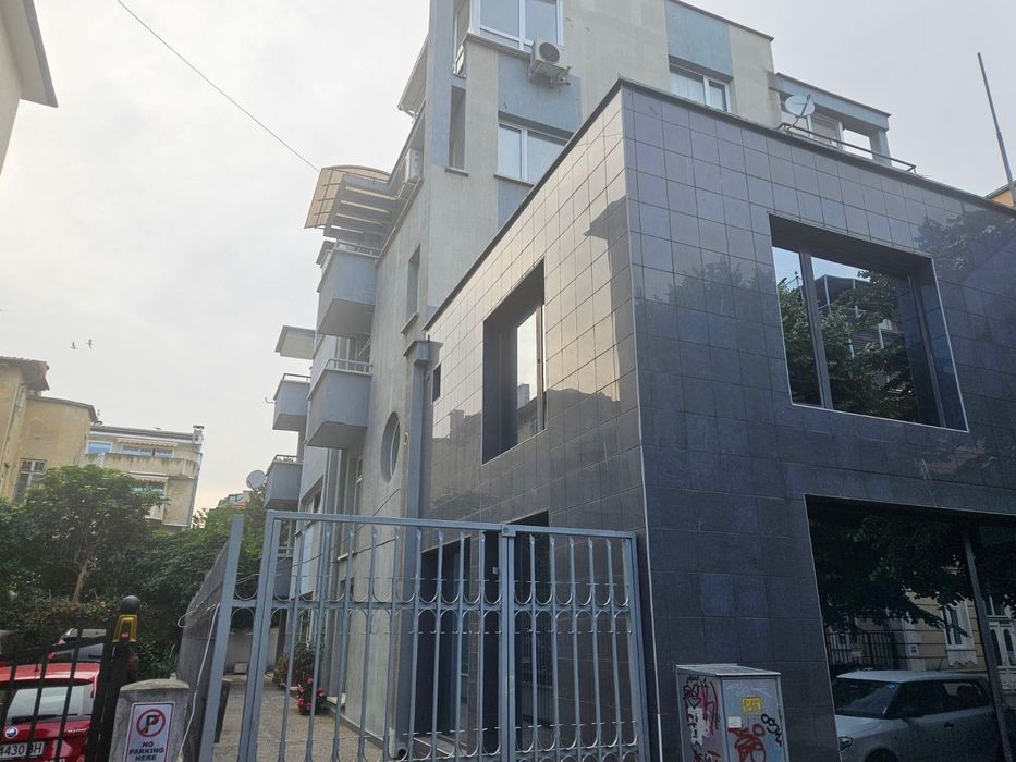 Дава се под наем Тристаен апартамент в Варна, Бриз - 100 кв.м за 1450 € - Снимка #12