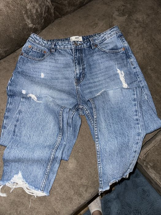 Blugi dama in stare foarte buna,marimea 38 ambele