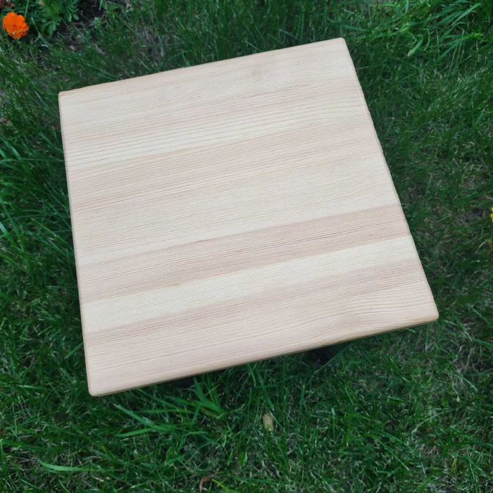 Стол и табуреты продам (комплект стол+ 4 табурета)