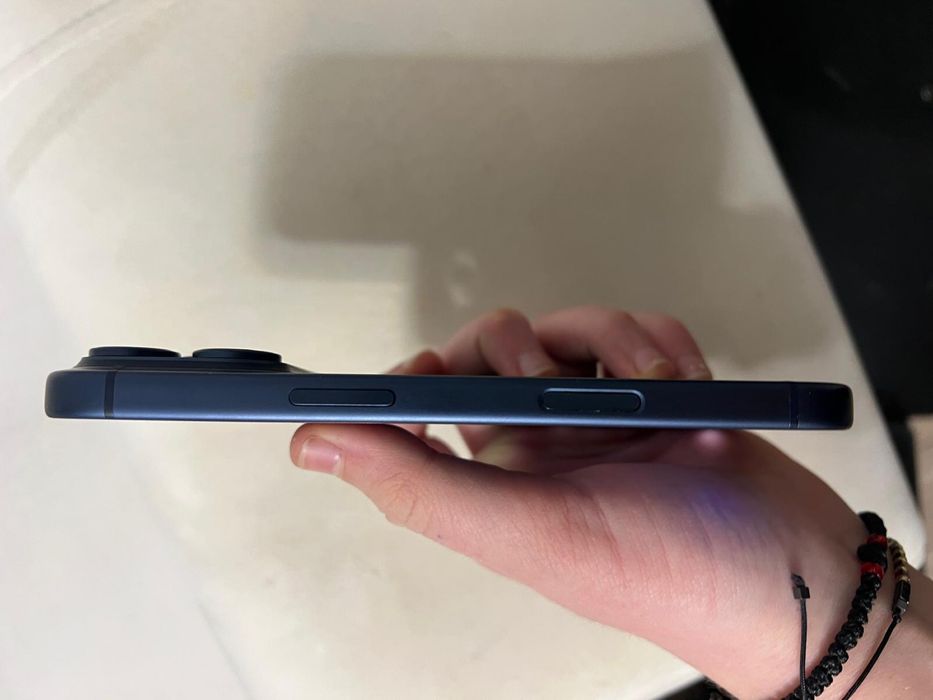 Vand iphone 17 pro deep blue