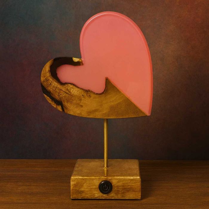 Lampă din rășină epoxidică și lemn masiv - Inima Luminoasă