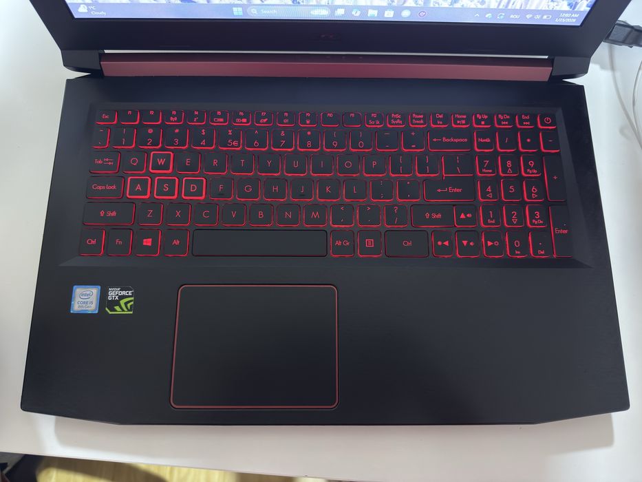 Laptop Gaming Acer Nitro 5 – i5 Gen 8, GTX 1050, 16GB RAM