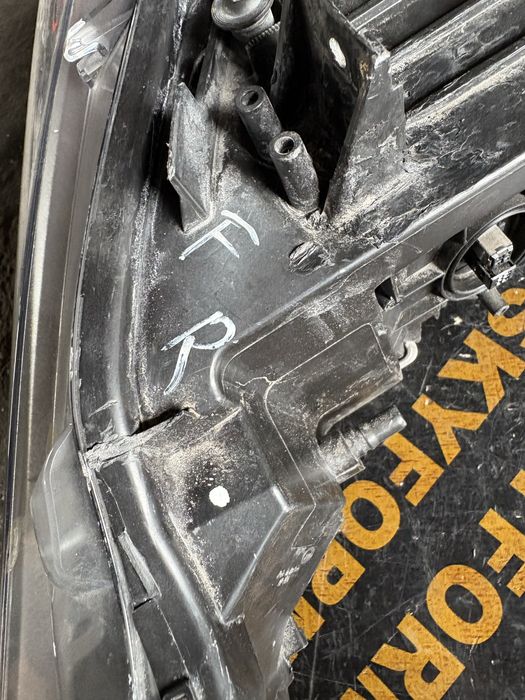 Bmw F30 Bi xenon Десен фар със завиване Би ксенон